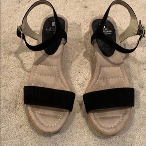 White Mountain sandals